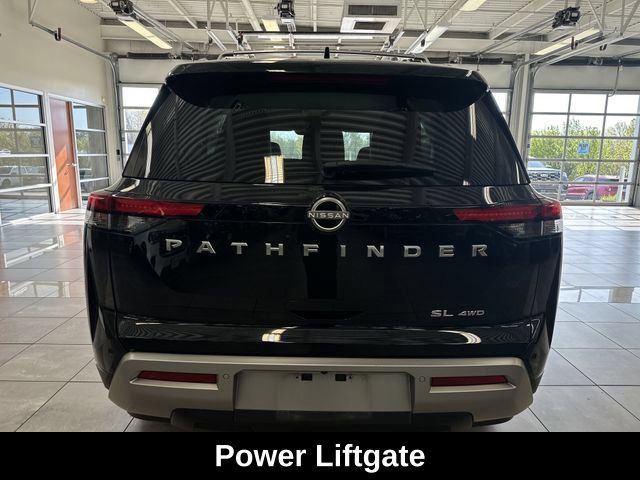 Used 2025 Nissan Pathfinder SL AWD/4WD image 10