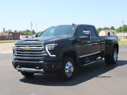 New 2026 Chevrolet Silverado 3500 High Country w/ High Country Premium Package AWD/4WD image 4