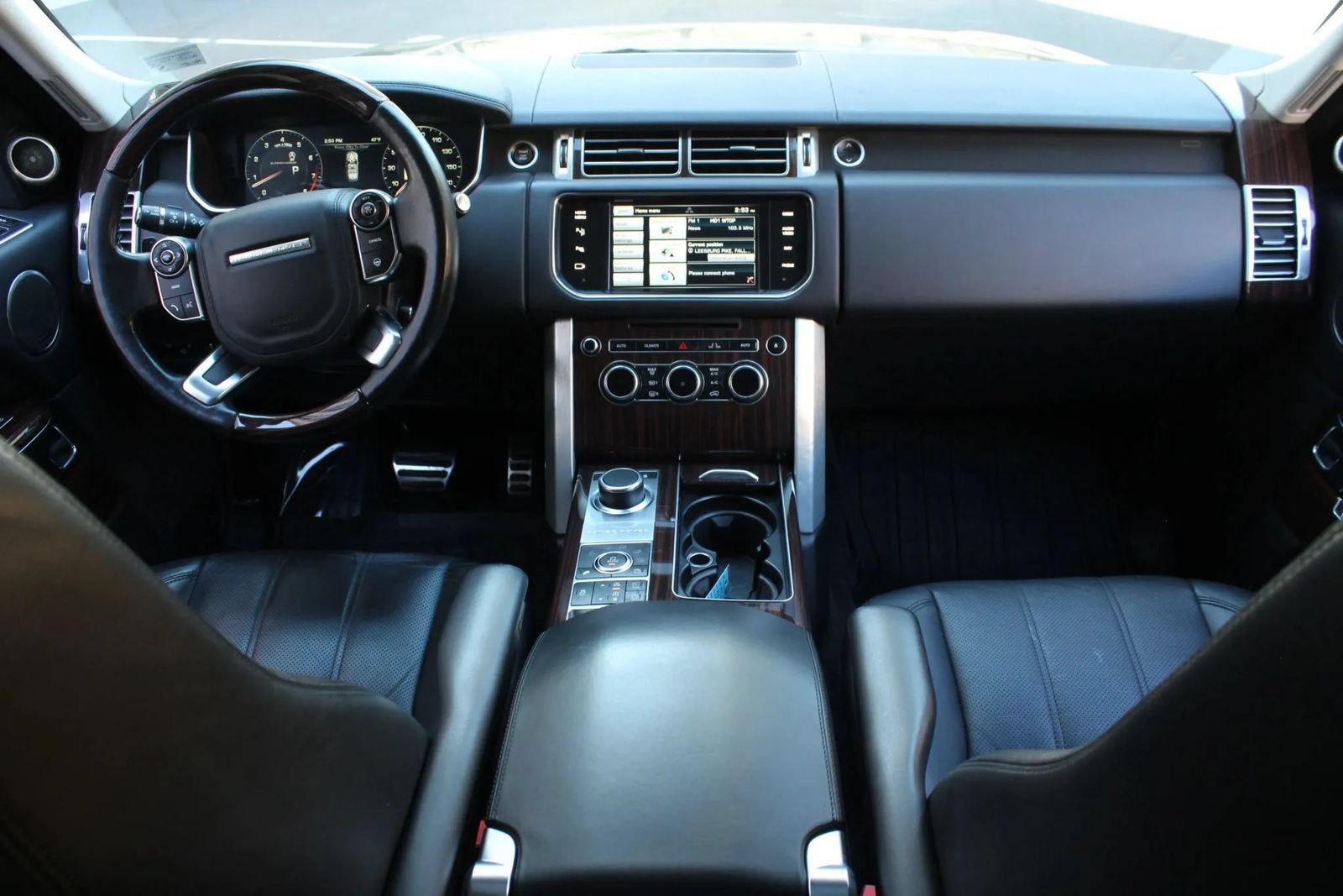 Used 2015 Land Rover Range Rover Supercharged AWD/4WD image 24