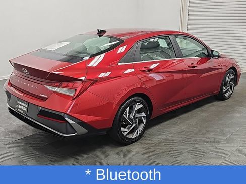 Used 2025 Hyundai Elantra Limited FWD image 9