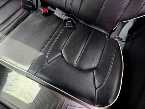 Used 2022 Chrysler Pacifica Limited w/ S Appearance Package FWD image 36