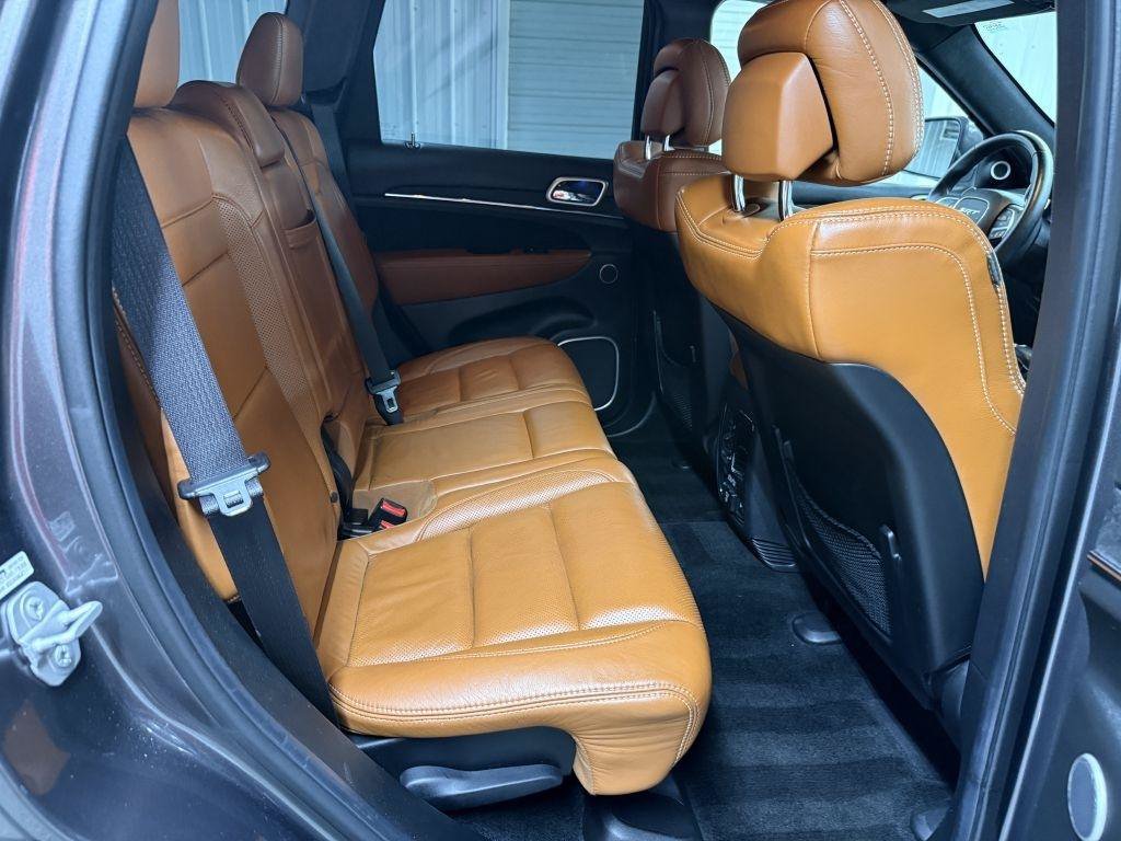 Used 2015 Jeep Grand Cherokee SRT AWD/4WD image 34