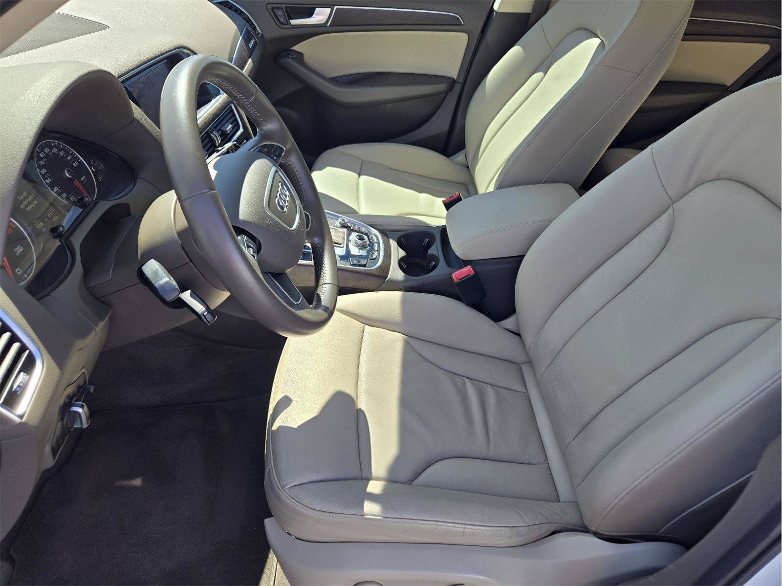 Used 2017 Audi Q5 2.0T Premium Plus w/ Technology Package AWD/4WD image 12