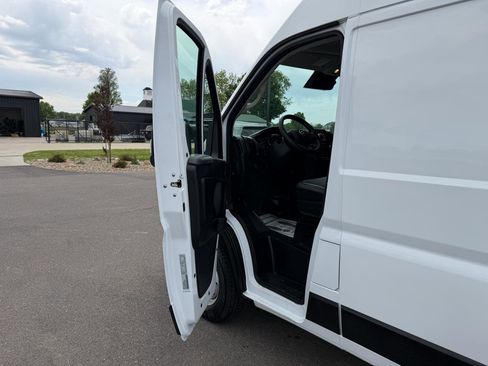 Used 2023 RAM ProMaster 2500 FWD image 7