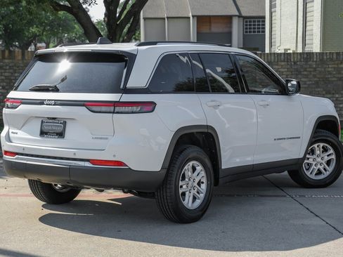 Used 2022 Jeep Grand Cherokee Laredo w/ Luxury Tech Group I image 12