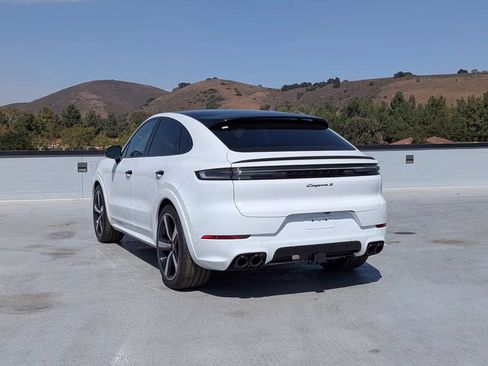 Certified 2025 Porsche Cayenne S AWD/4WD image 3