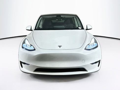Used 2023 Tesla Model Y Performance AWD/4WD image 2