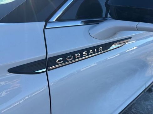 Used 2023 Lincoln Corsair Reserve w/ Rear Removable Package Tray image 7