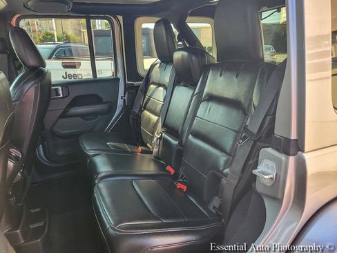 Certified 2019 Jeep Wrangler Unlimited Sahara w/ Quick Order Package 24M Moab AWD/4WD image 18