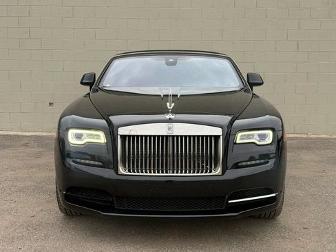 Used 2018 Rolls-Royce Dawn RWD image 17