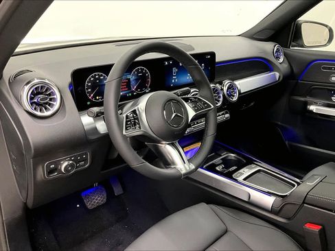 New 2026 Mercedes-Benz GLB 250 4MATIC image 8