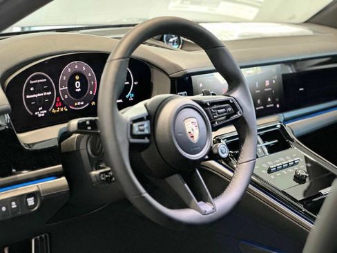 Certified 2025 Porsche Panamera 4 AWD/4WD image 34