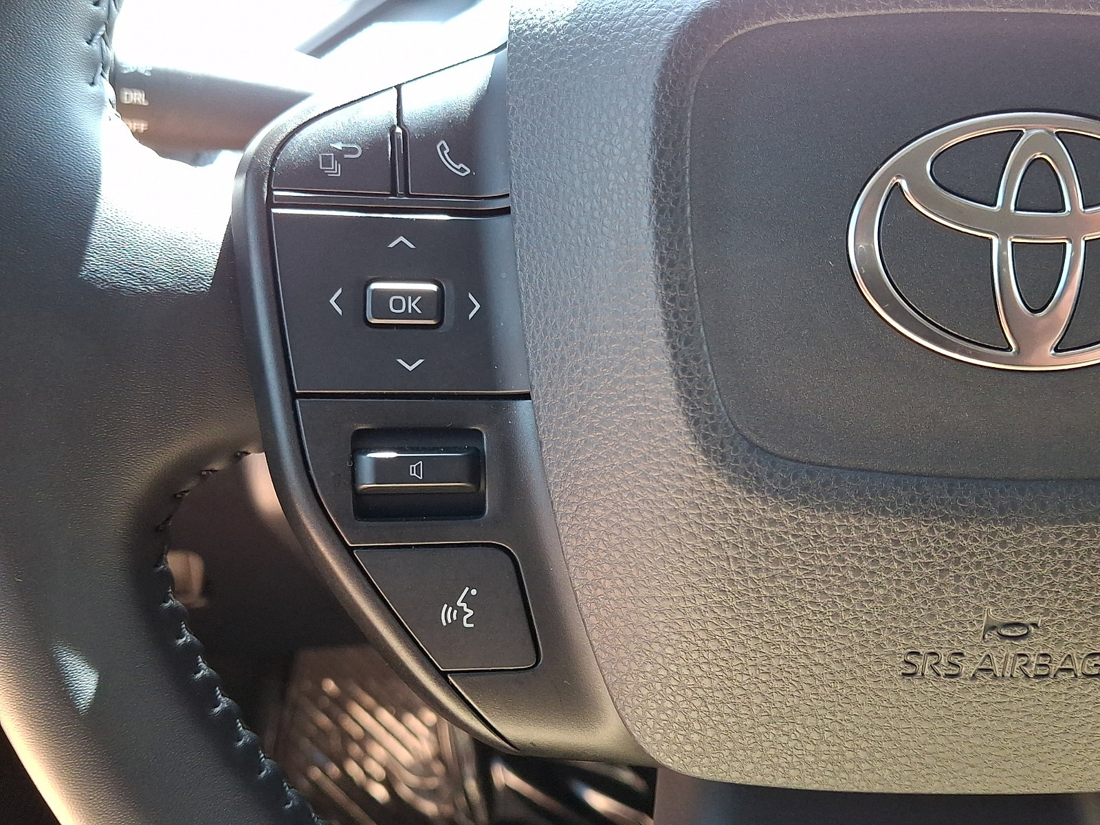 Used 2024 Toyota Prius LE AWD/4WD image 20