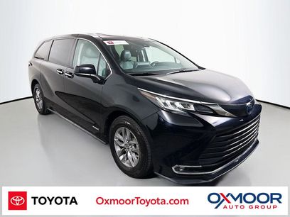 Used 2021 Toyota Sienna XLE