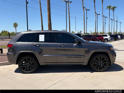 Used 2018 Jeep Grand Cherokee Altitude RWD image 7