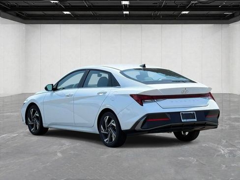 Used 2025 Hyundai Elantra SEL FWD image 7