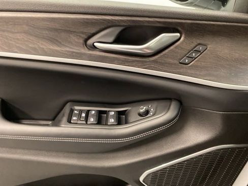 New 2026 Jeep Grand Cherokee L Limited AWD/4WD image 18