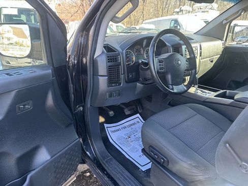 Used 2012 Nissan Titan SV w/ SV Value Truck Pkg image 9