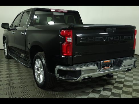 Used 2021 Chevrolet Silverado 1500 LTZ w/ LTZ Premium Package image 2