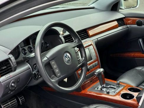 Used 2005 Volkswagen Phaeton V8 image 11