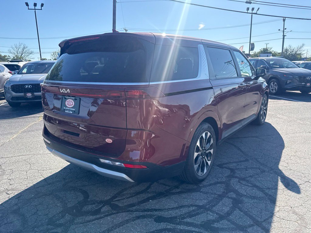 Used 2024 Kia Carnival EX FWD image 5
