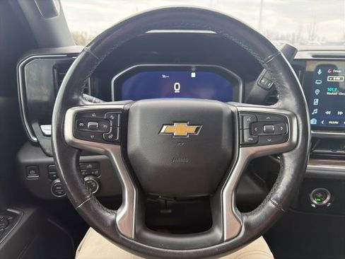 Used 2022 Chevrolet Silverado 1500 LT AWD/4WD image 36