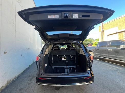 Used 2022 Toyota Sienna Platinum AWD/4WD image 9