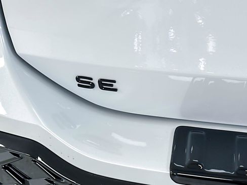 New 2026 Volkswagen Tiguan SE R-Line FWD image 25