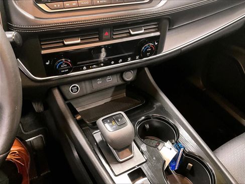 Used 2023 Nissan Rogue SV w/ SV Premium B Package image 26