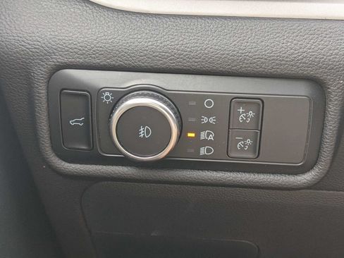 Used 2023 Ford Explorer XLT w/ Equipment Group 202A AWD/4WD image 28