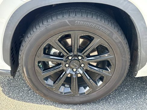 Used 2022 Toyota Highlander XLE FWD image 11