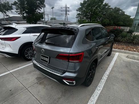 Used 2022 Volkswagen Taos SE image 11