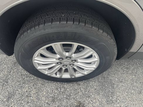 Used 2018 Cadillac XT5 FWD image 35