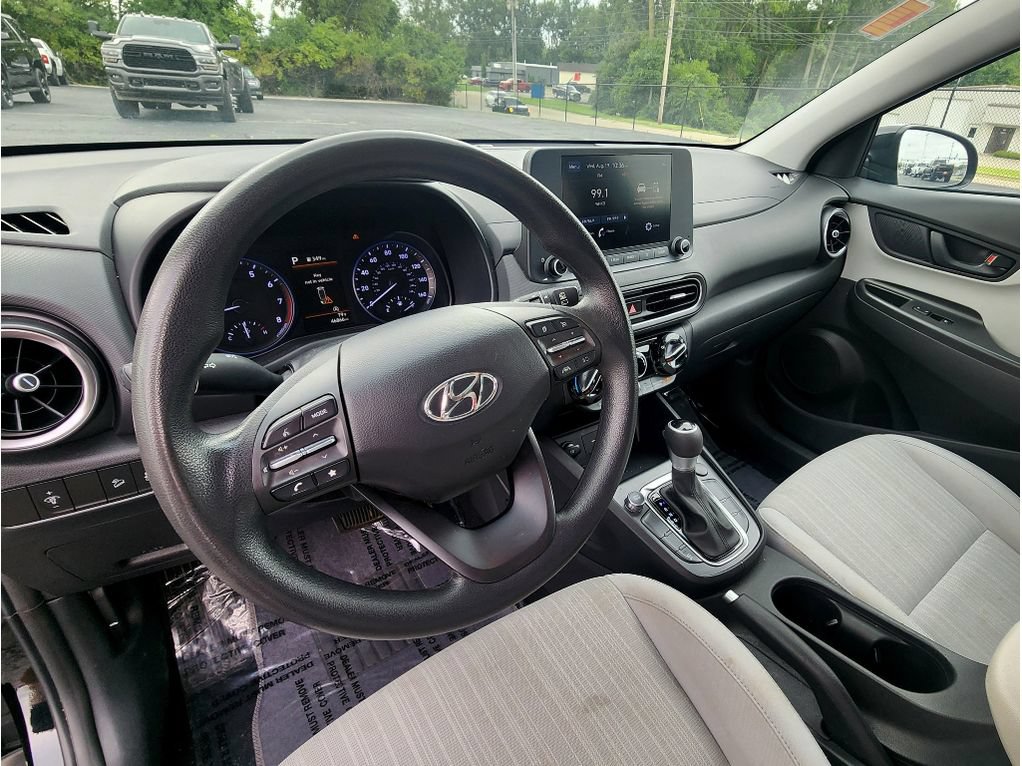 Used 2023 Hyundai Kona SEL w/ Cargo Package FWD image 3