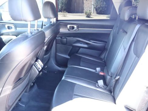 Used 2022 Kia Sorento S FWD image 33