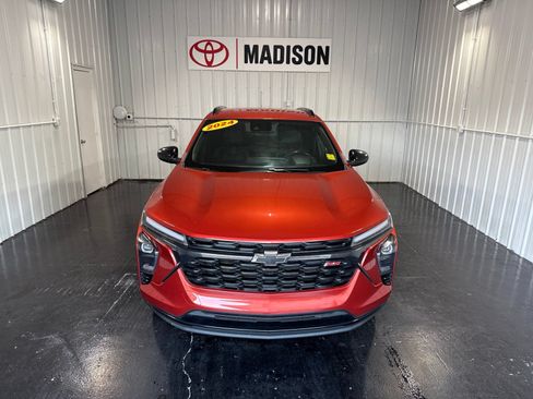 Used 2024 Chevrolet Trax RS w/ Driver Confidence Package FWD image 5