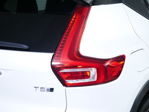 Used 2020 Volvo XC40 T5 R-Design w/ Protection Package Premier AWD/4WD image 17