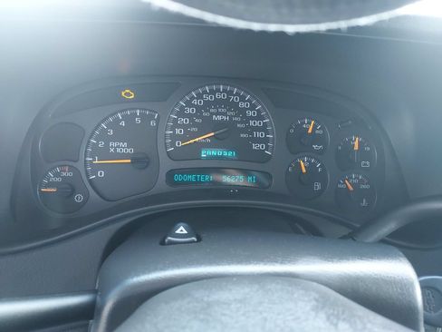 Used 2004 Chevrolet Avalanche 2500 w/ Preferred Equipment Group AWD/4WD image 18