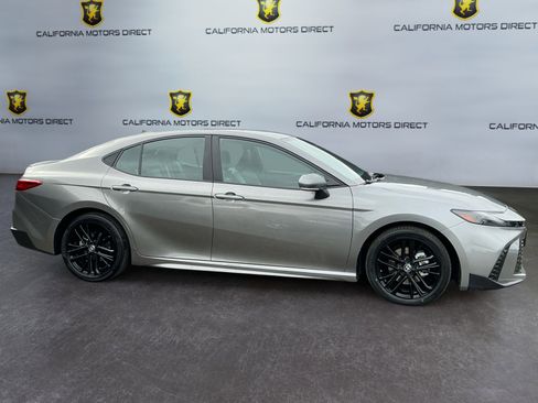 Used 2025 Toyota Camry SE FWD image 4