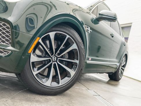 Used 2017 Bentley Bentayga AWD/4WD image 4