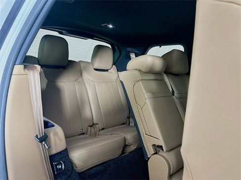 New 2025 Land Rover Range Rover Long Wheelbase SE image 26
