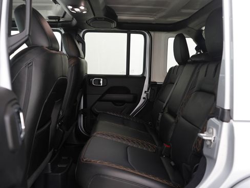 Used 2022 Jeep Wrangler Unlimited Sahara image 17