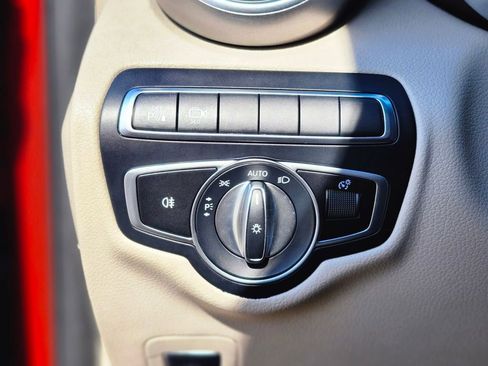 Used 2018 Mercedes-Benz GLC 300 4MATIC image 25