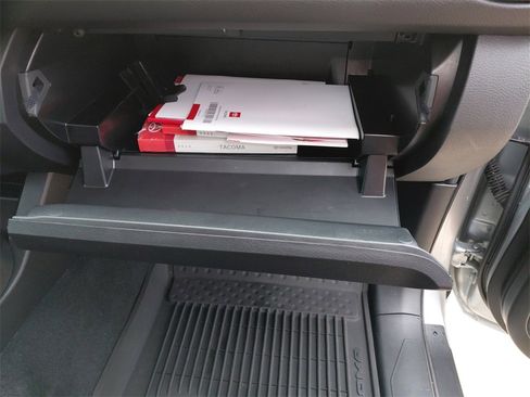 Used 2022 Toyota Tacoma SR image 16