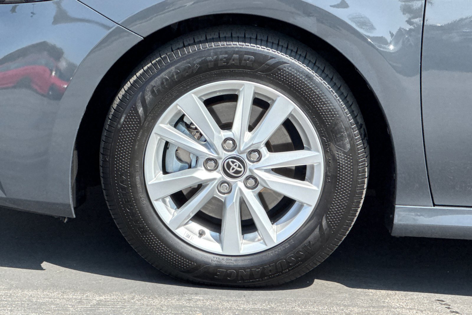 Used 2025 Toyota Camry LE FWD image 32