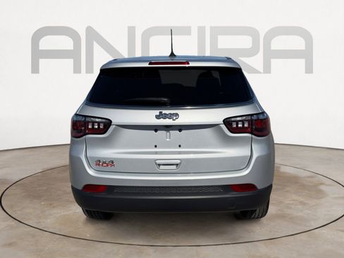 Used 2024 Jeep Compass Sport image 9