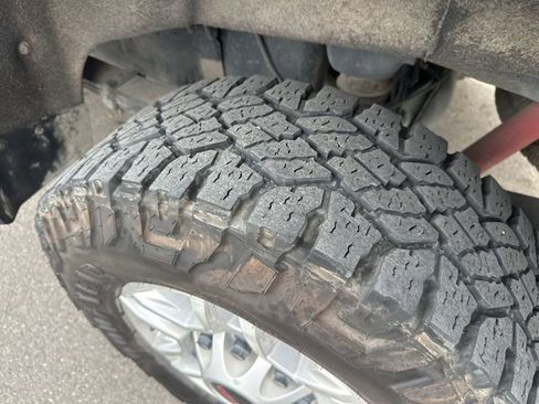 Used 2023 GMC Sierra 2500 SLE w/ SLE Convenience Package image 8