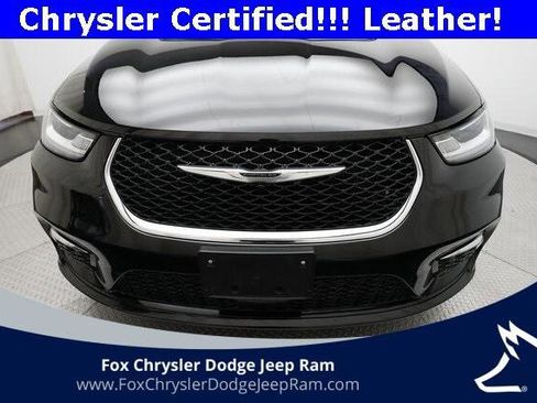 Certified 2024 Chrysler Pacifica Touring-L image 22