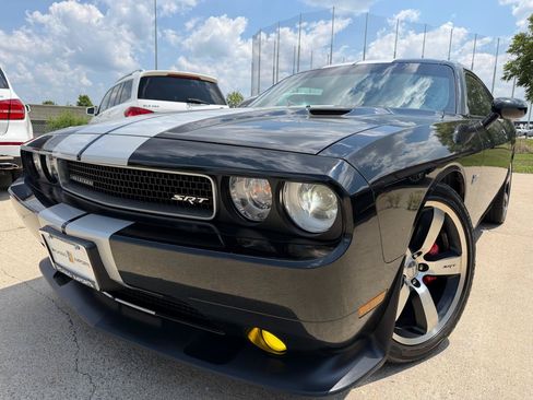 Used 2014 Dodge Challenger SRT8 RWD image 2