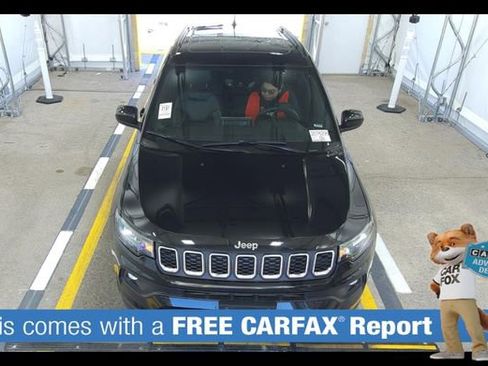 Used 2025 Jeep Compass Latitude w/ Sun & Sound Group image 2